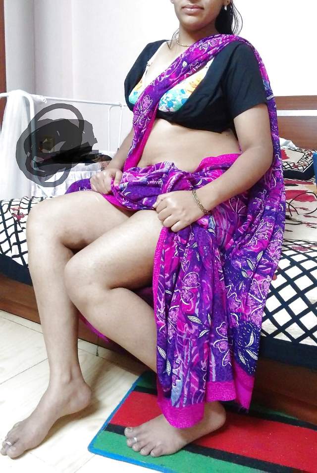 apni sexy leg premi ko dikhati bhabhi