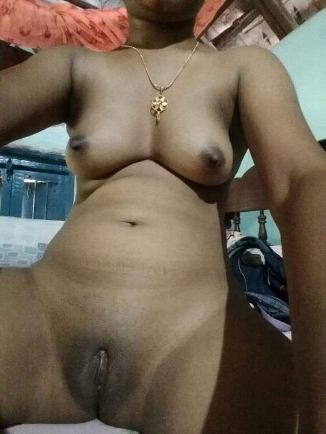 Chut Dikhati Indian Girls Ki Desi Porn Pics.