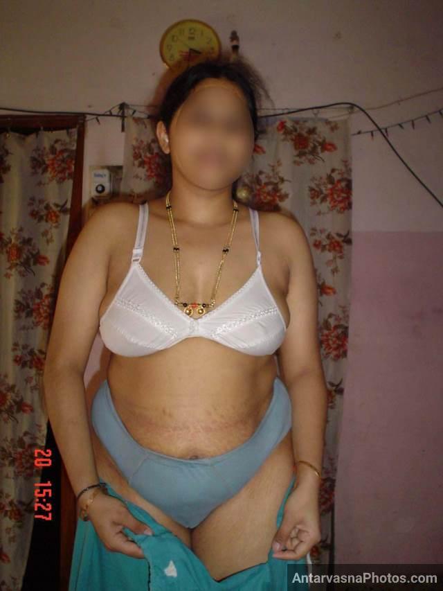 Sexy indian randi aunty saree stripping