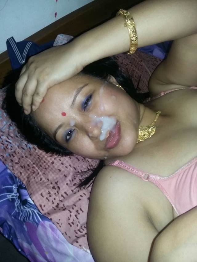 aunty ka face covered with cum of boyfriend pic