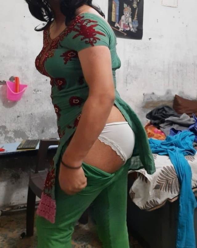 bangladeshi bhabhi pajami nikal panty me gaand ki pic