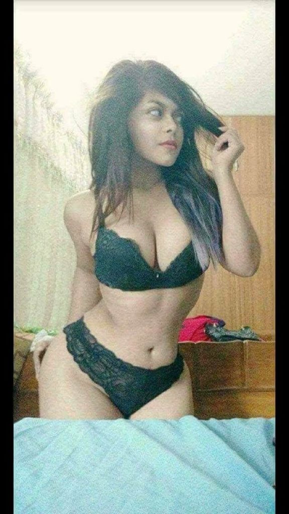 Sexy South Indian NRI babe ki sex chatting photos 