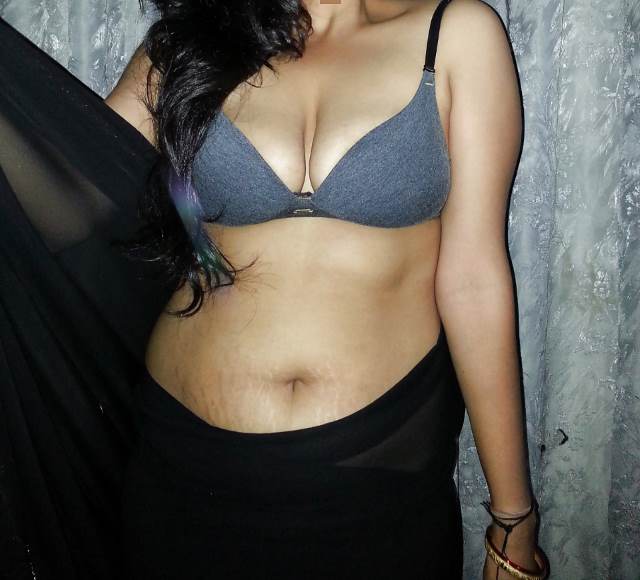 desi hot sexy bhabhi cleavage photos