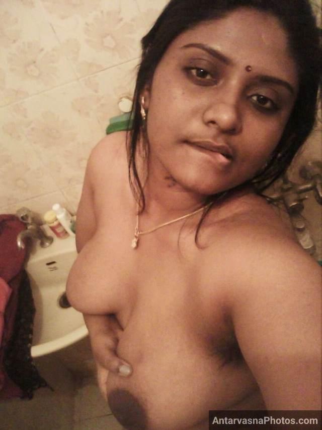 sexy indian maal pressing own boobies