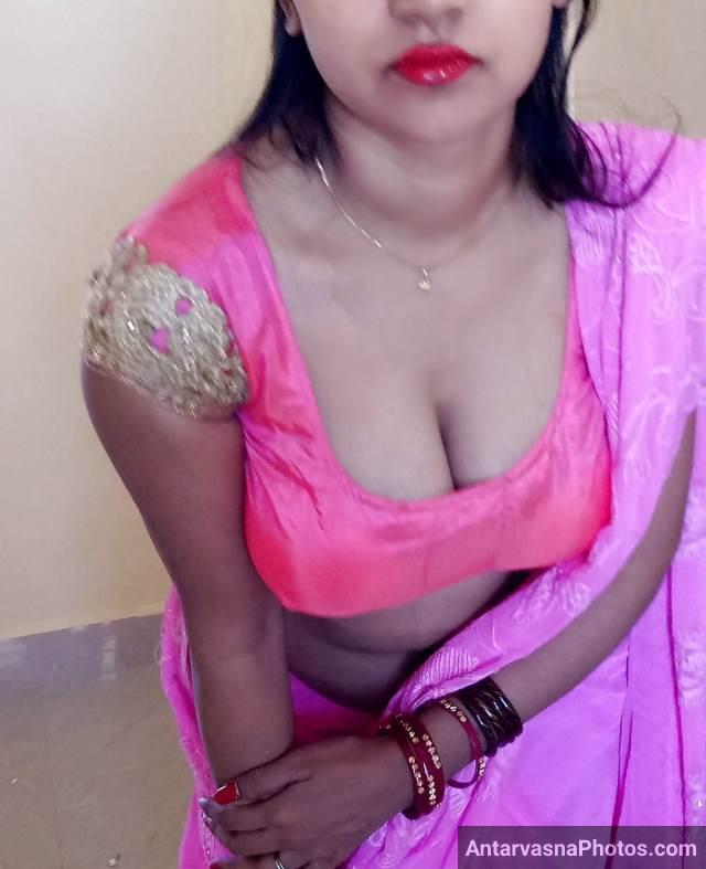 blouse se apni sexy boobs dikhati bhabhi ki hot pic