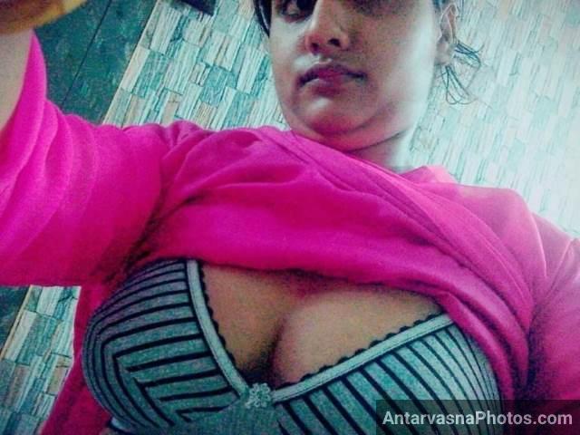 top utha apni bra dikha selfie leti bhabhi