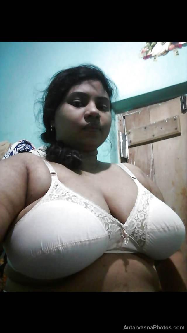 white bra me bhabhi ke big stano ki photos