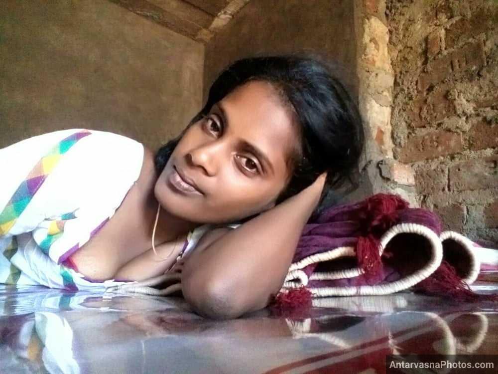 cute adivasi lady nangi selfie pics
