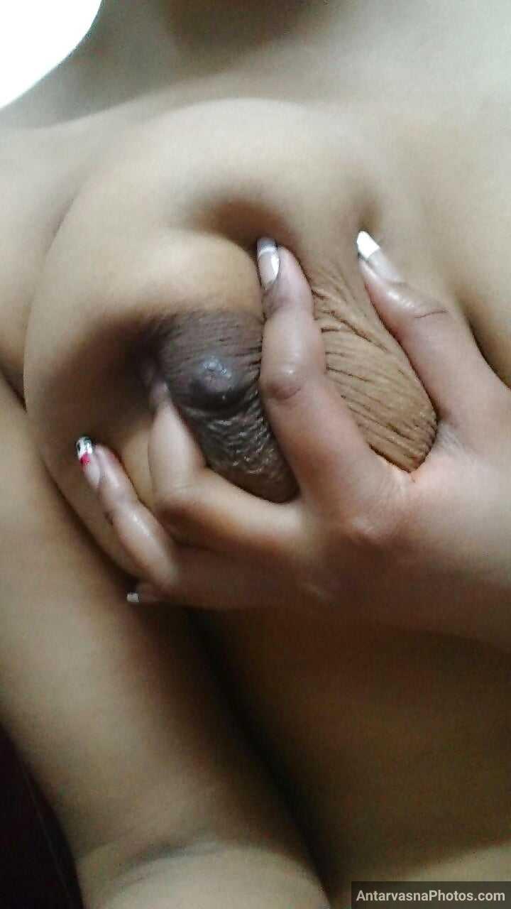delhi hot girl playing with boobs