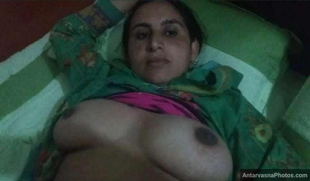 sexy pakistani aunty tits