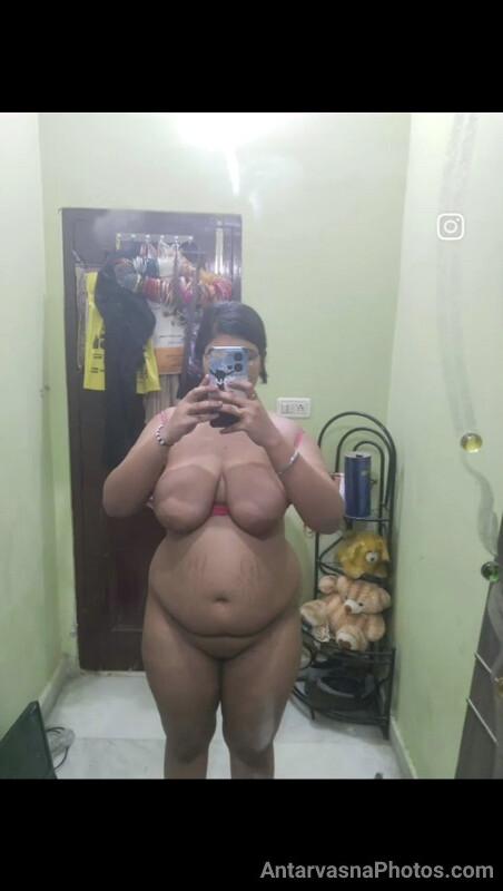 busty punjabi bhabhi nude selfies 1