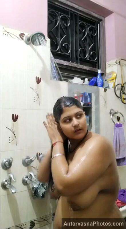 busty punjabi bhabhi nude selfies 5